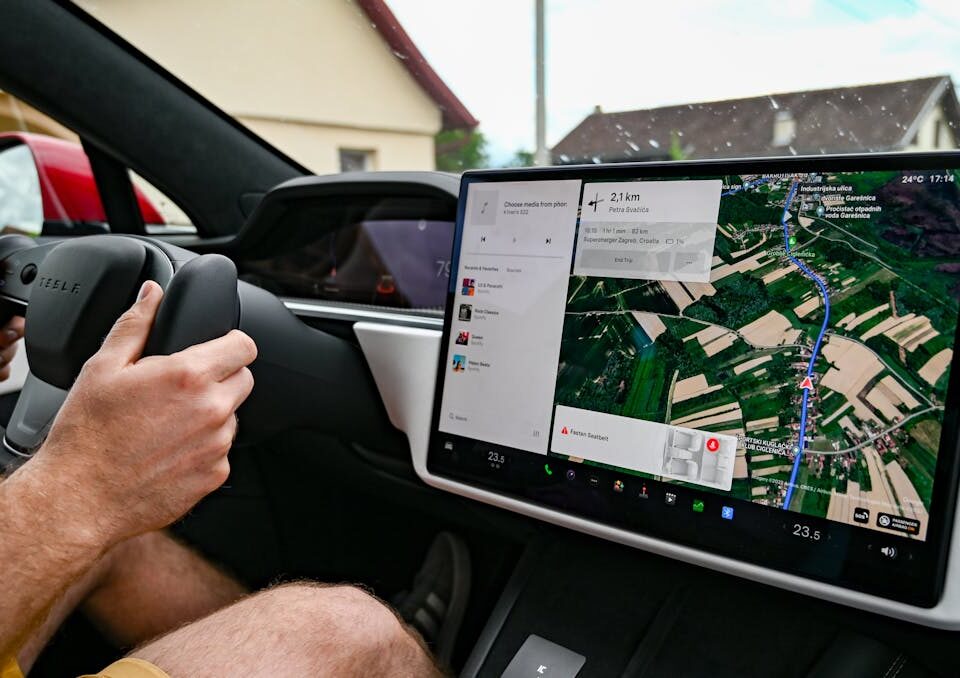 Futuro da Mobilidade: tecnologias de assistência de direção condutor com tecnologia de assistência de direção