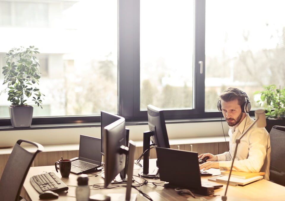 Empregos na Área de TI: dicas e como conseguir homem com emprego na área de ti