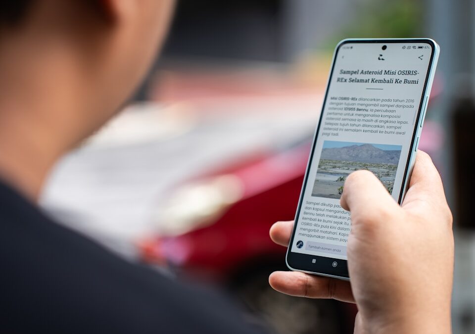 OCR: o que é e como funciona essa tecnologia? homem usando ocr