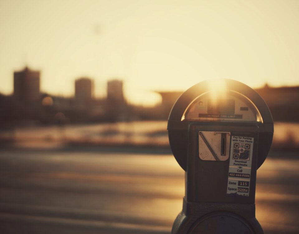 Sensores inteligentes de estacionamento com IoT Sensores inteligentes de estacionamento com IoT