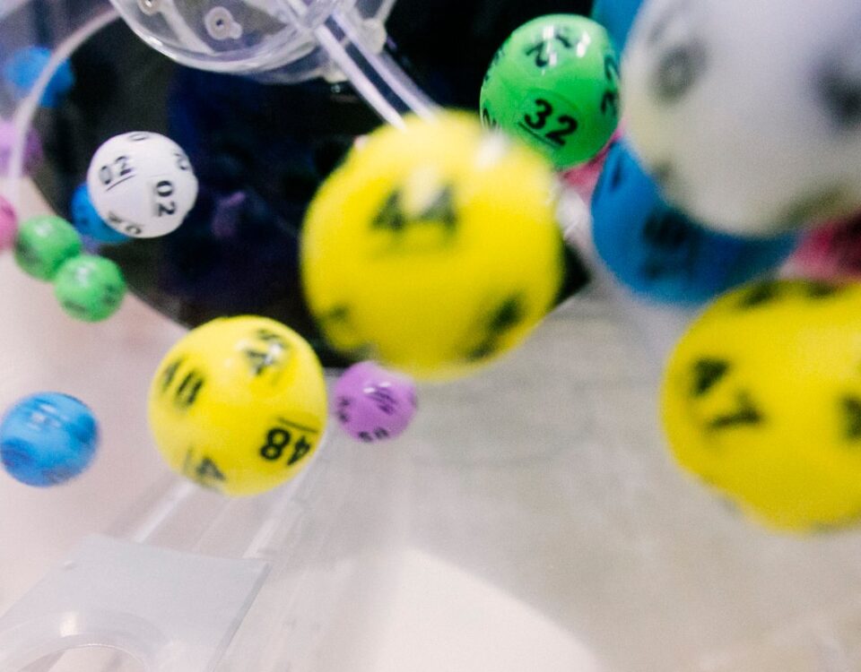 Como usar inteligência artificial para prever jogos de loteria ball with number lot
