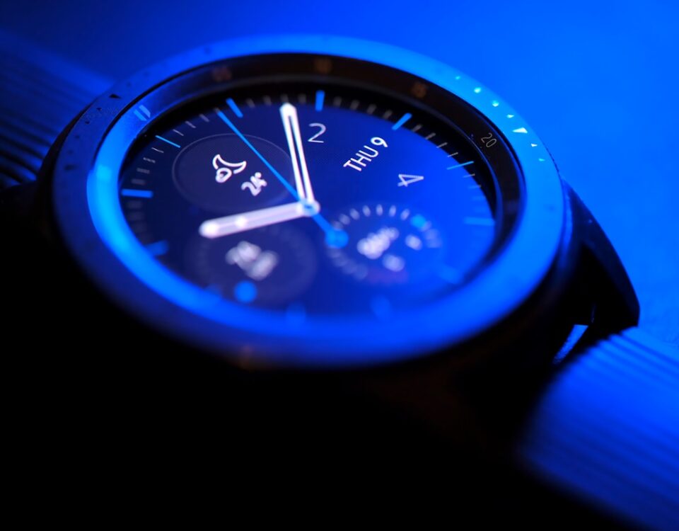 Como a tecnologia wearable está transformando o cuidado com a saúde black chronograph watch