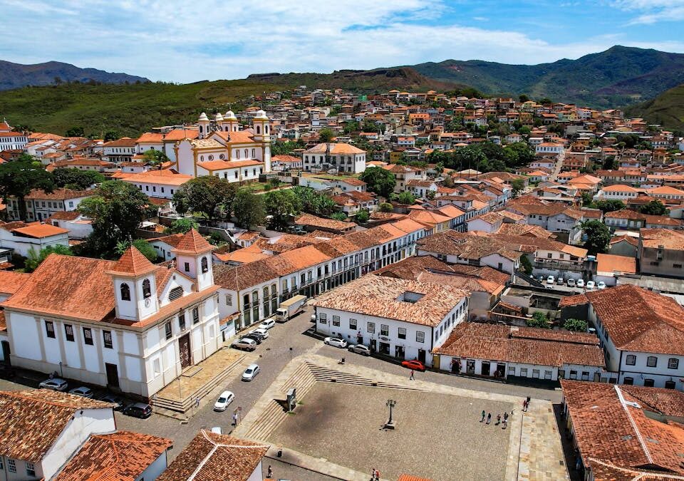 Como criar roteiros turísticos personalizados em cidades brasileiras An Aerial Shot of the City of Marina in Brazil