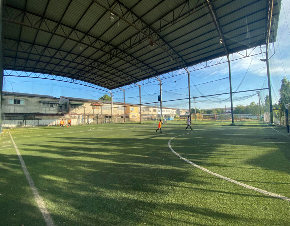 Quadras esportivas cobertas: tecnologia e engenharia para conforto térmico nas escolas