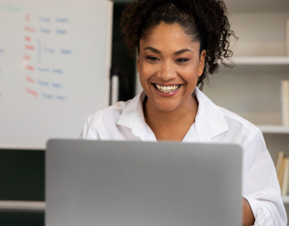 Cursos profissionalizantes impulsionam carreiras na tecnologia