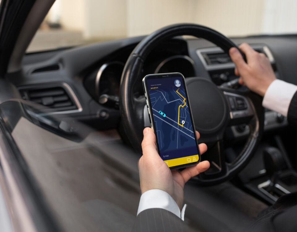 Oscilação nos ganhos e despesas fixas apertam rotina de trabalhadores de aplicativos