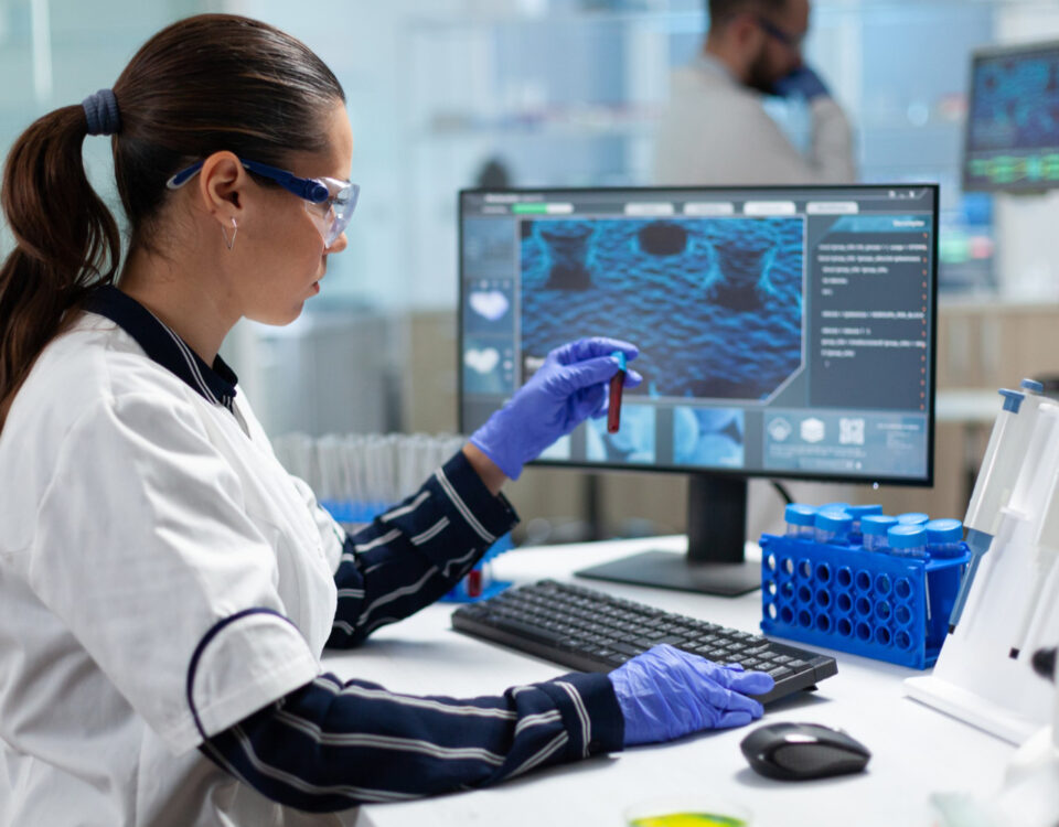 Como a tecnologia está mudando os exames laboratoriais?