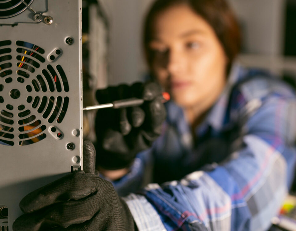 Conserto de computador ainda vale a pena em 2026?