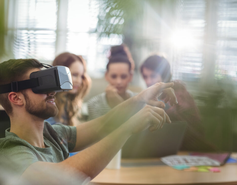 A tecnologia evolui em meses. As habilidades humanas levam uma vida para ser construídas.
